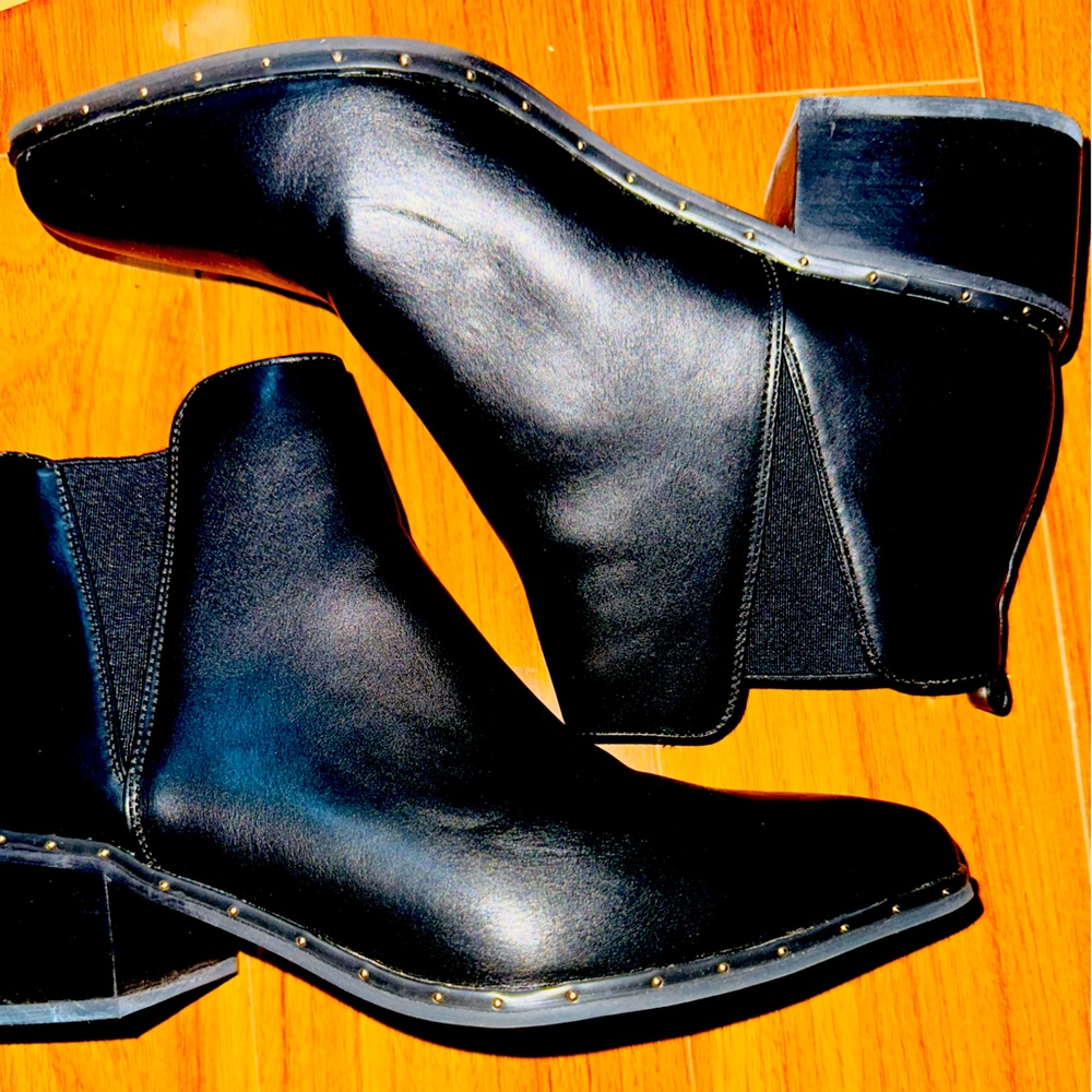 NEW BAR lll women’s booties 9.5